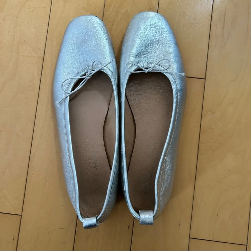 3/$20 Coconut by Matisse Nikki silver leather ballet flats, size 9